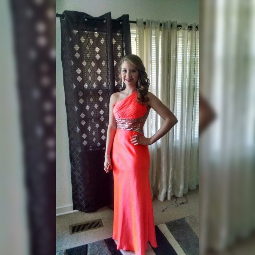 Prom dress - Picture 2 of 2
